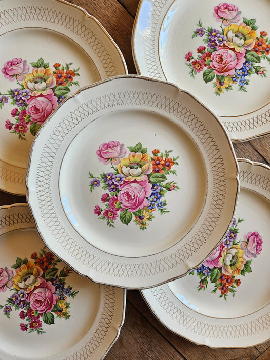Assiettes à dessert style shabby chic. Ceranord St Amand modèle Dubary. Fleurs.