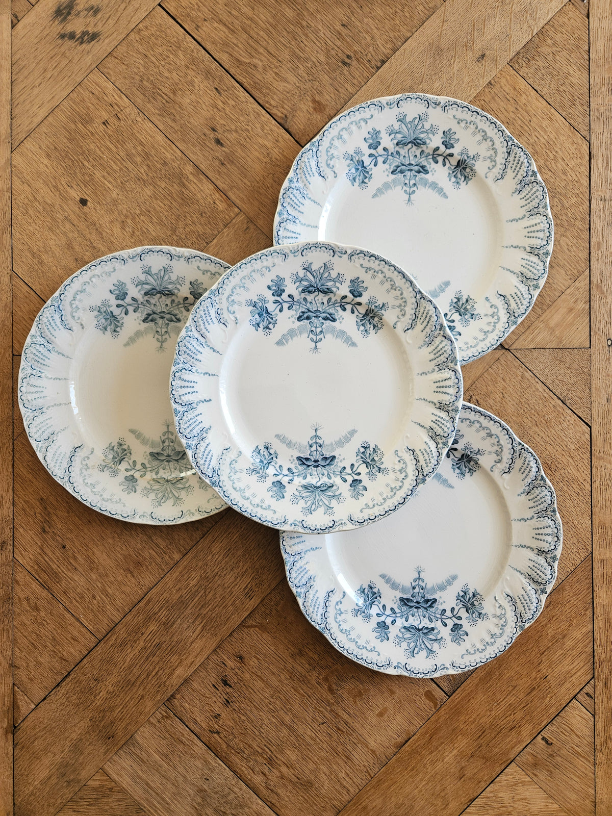 Lot 4 assiettes à dessert st amand et hamage Régence terre de fer