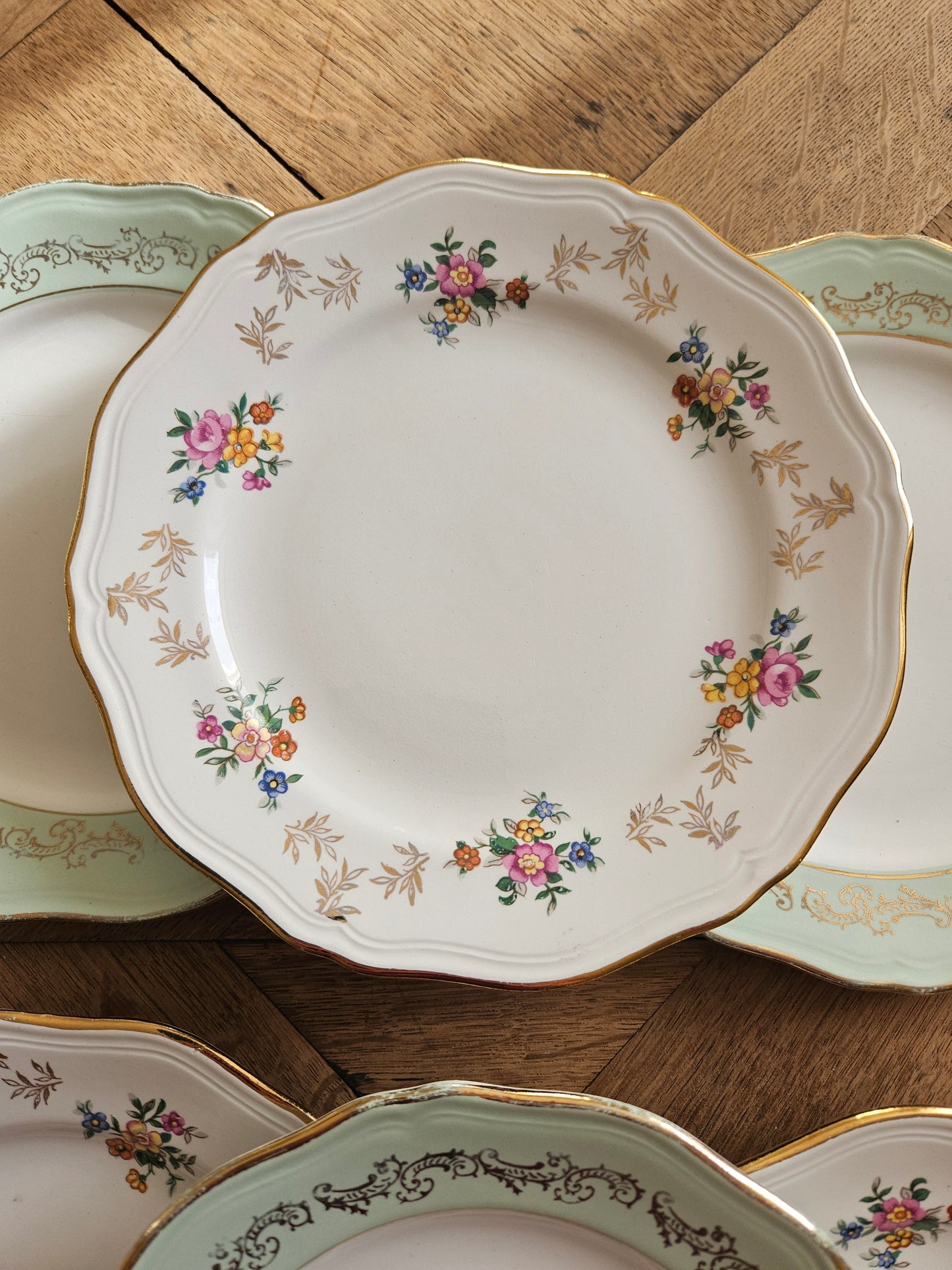 Assiettes à dessert dépareillées, mint & fleurs