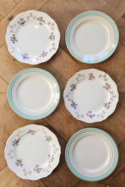 Mix and match assiettes à dessert anciennes style shabby chic. 