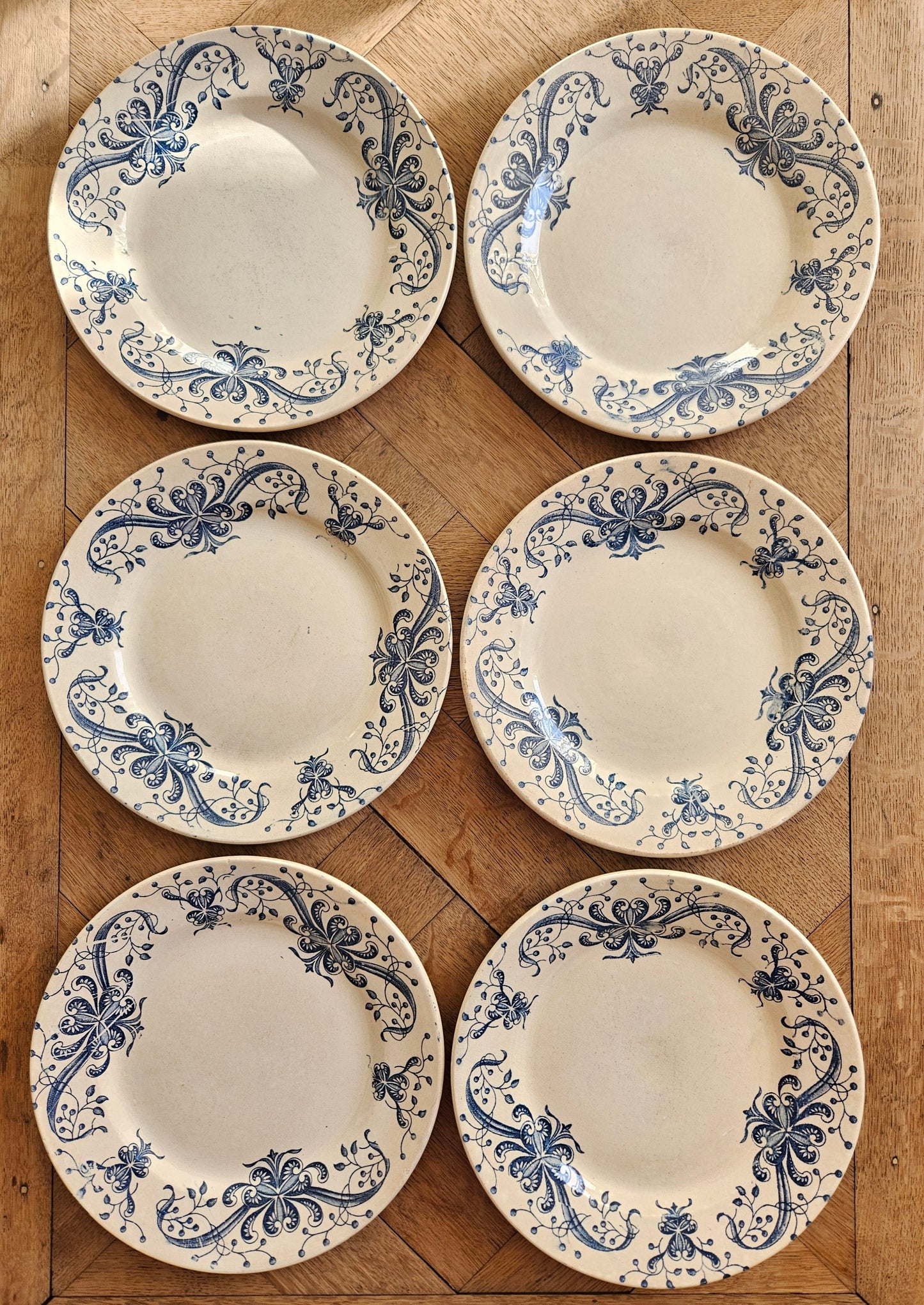 Lot de 6 assiettes plates anciennes Faïencerie de Lyon, Joconde. Terre de fer