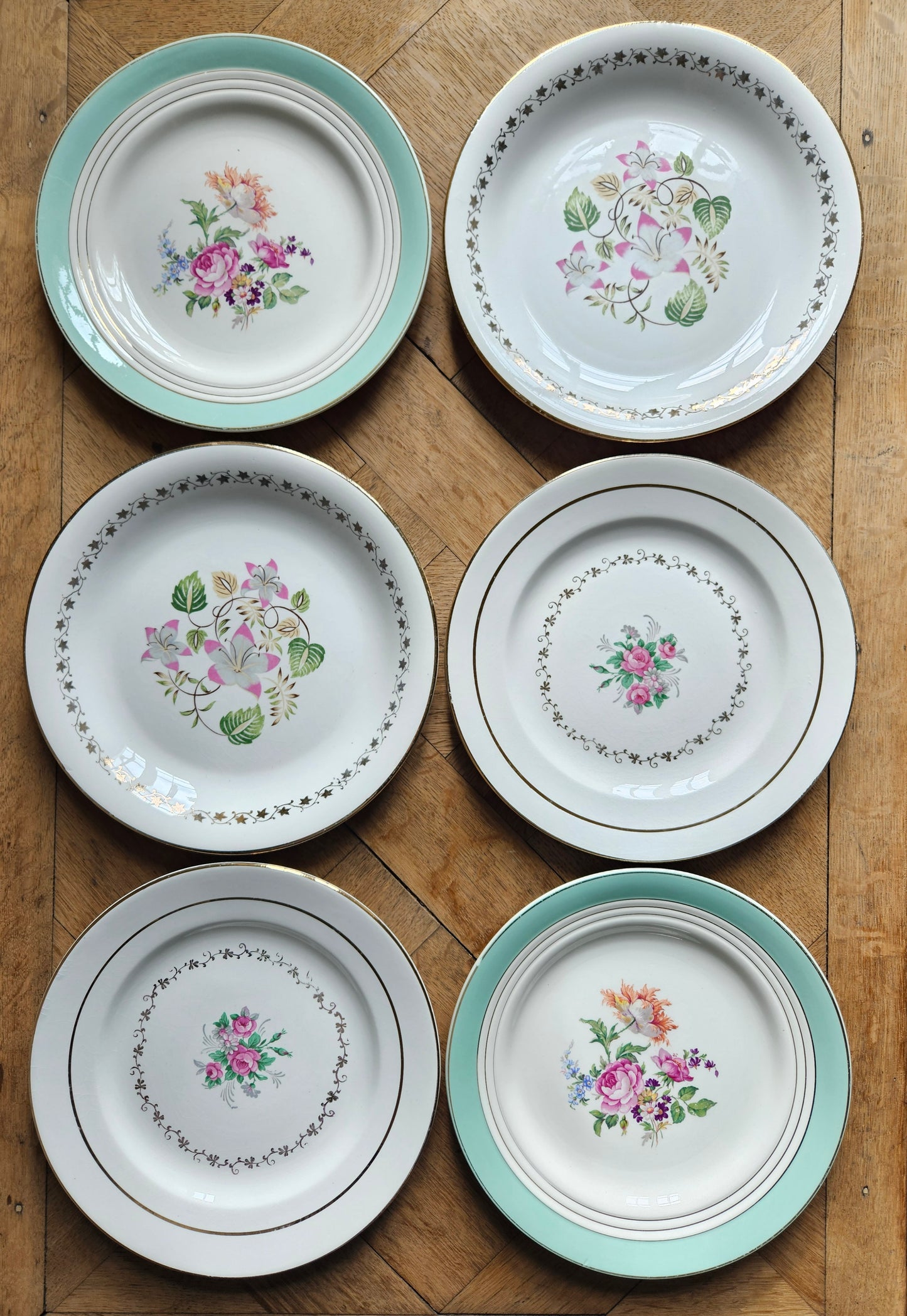 Lot de 6 assiettes plates vintage dépareillées mint, fleurs, dorure. Shabby chic. Manufactures anciennes françaises. Ceranord, st amand, L’Amandinoise 
