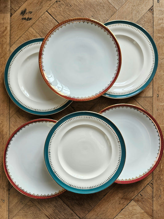 Mix and match de 6 assiettes plates vintage spécial table de Noël aux couleurs traditionnelles. Décor rouge, vert et doré 