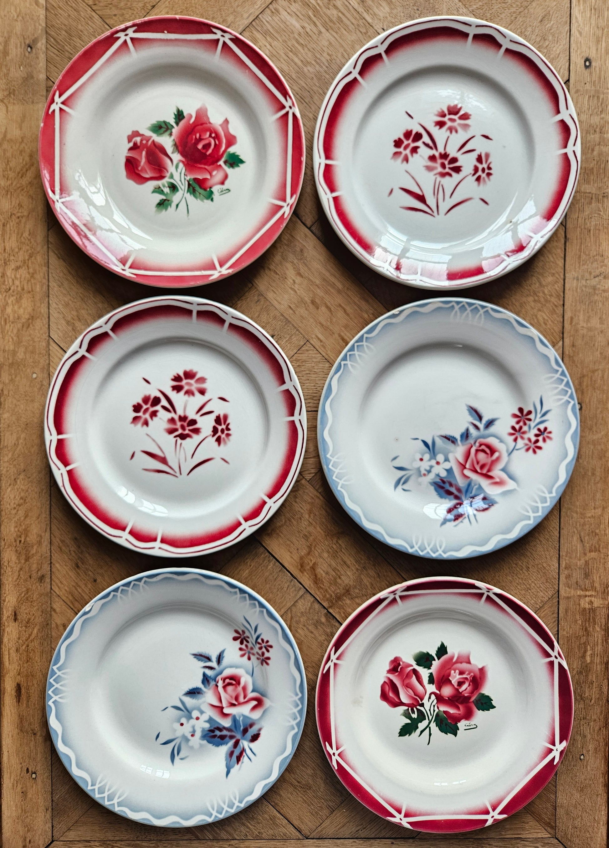 Assortiment dépareillé de 6 assiettes plates vintage. Digoin Cibon, Digoin Olga et Fenal Badonviller. Pour une table rétro. Vaisselle vintage.