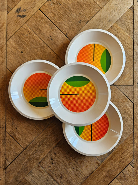 4 assiettes creuses vintage en mélamine. Décor géométrique 70’s plein de pep’s. Made in Italy. Melamina style. Pour camping rétro ou pique nique vintage.