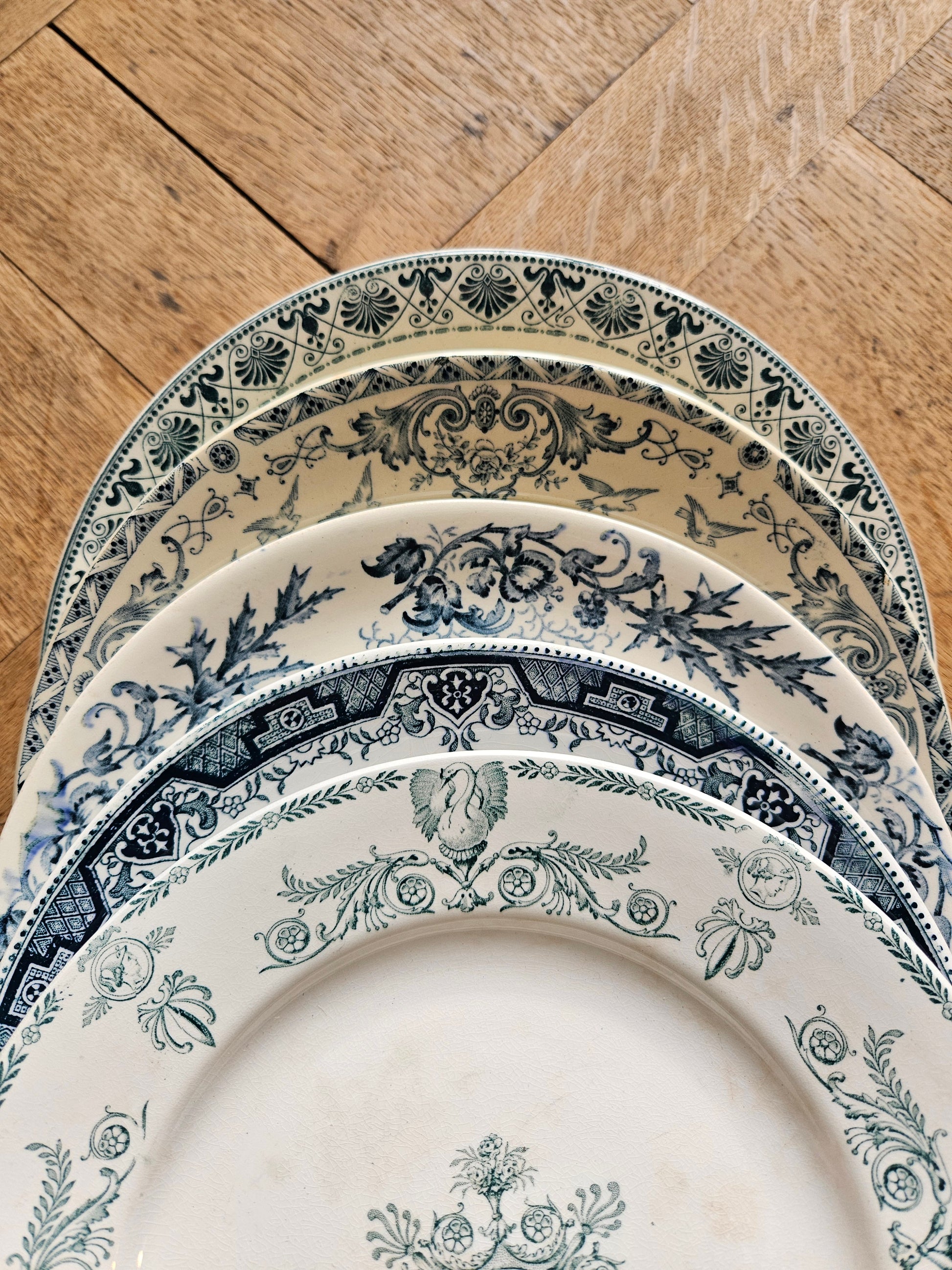 Mix and match 5 modèles d’assiettes plates anciennes en terre de fer. Salins, Longwy, St Amand et Hamage, K&G Lunéville. Ironstone.