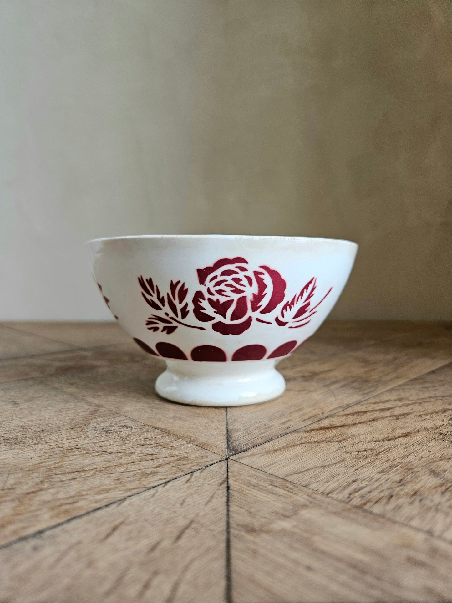 Bol ancien Sarreguemines, rose rouge. Pour collection de bol type Digoin, Moulin des Loups.