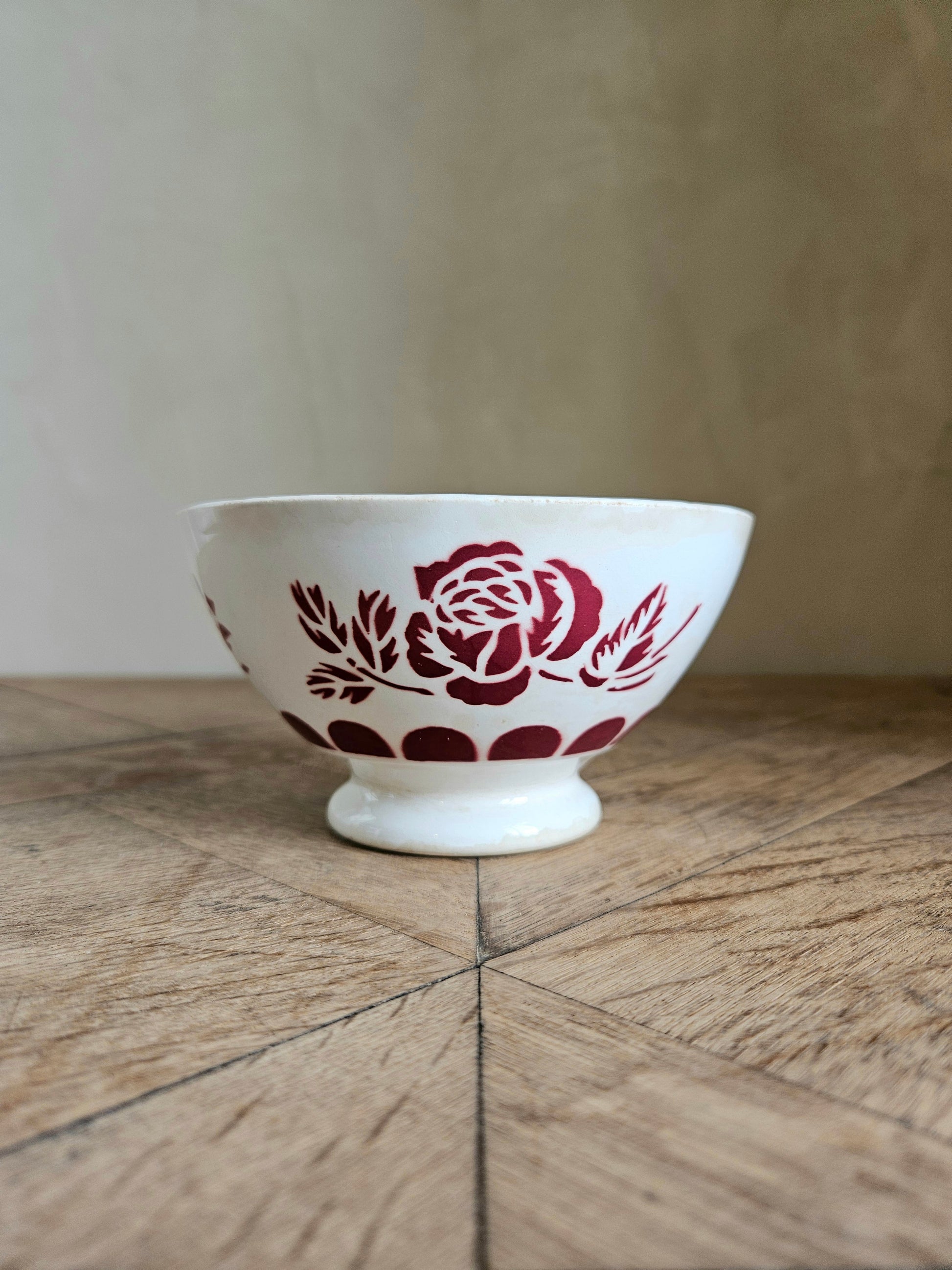 Bol ancien Sarreguemines, rose rouge. Pour collection de bol type Digoin, Moulin des Loups.