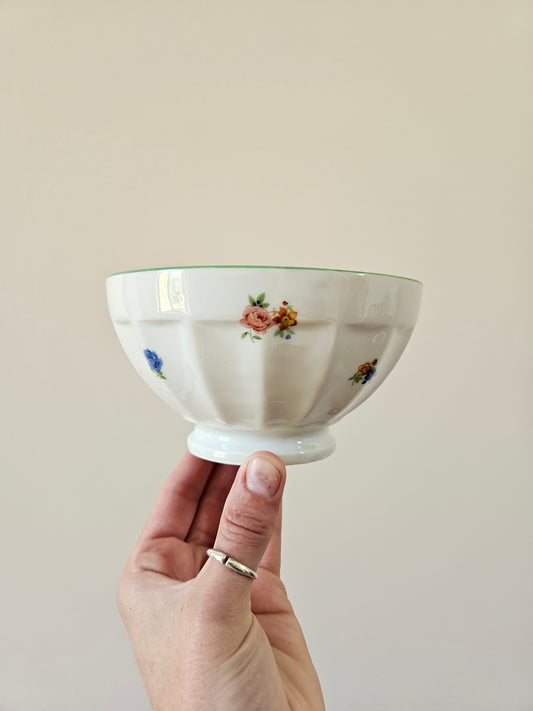 Bol à facettes vintage en porcelaine. Décor fleuri.