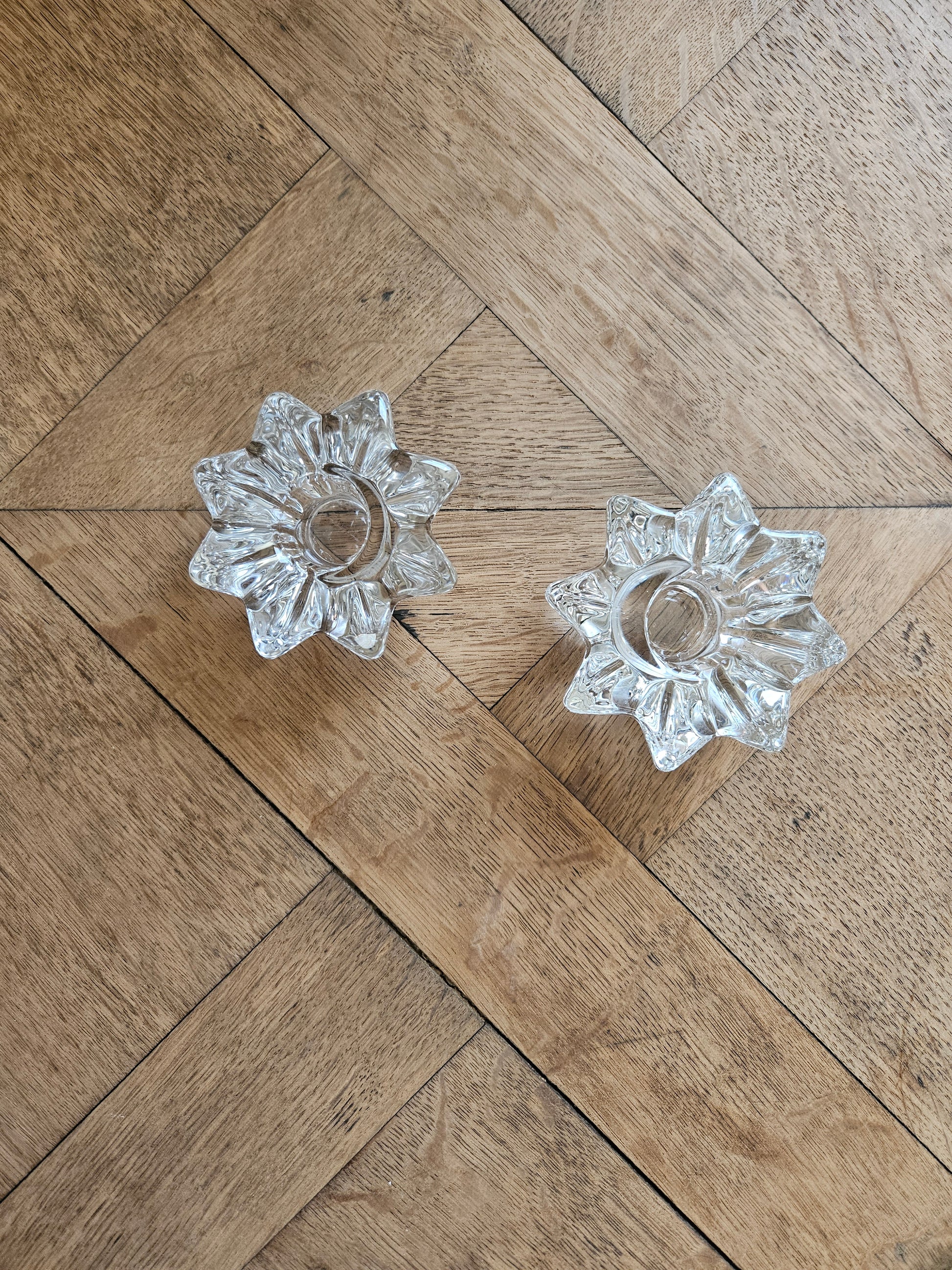 Lotbde 2 bougeoirs vintage en cristal de Vannes. Forme d’étoile. 