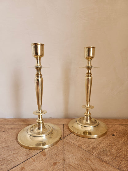 Lot de 2 bougeoirs en laiton anciens