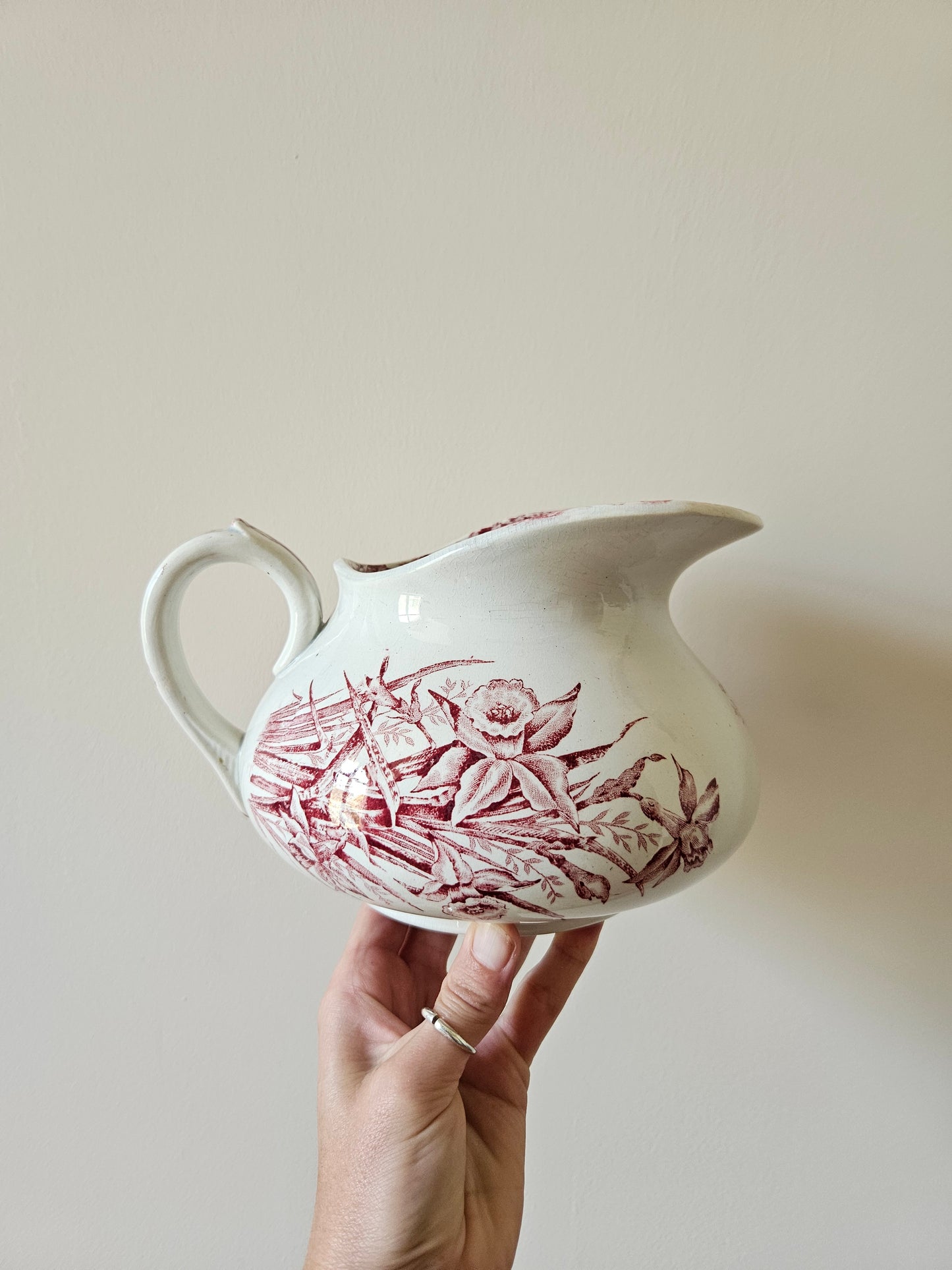 St Amand et Hamage. Broc terre de fer rose modèle Jonquille.