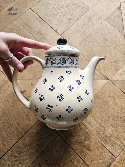 Cafetière vintage made in england. Johnson Brothers collection Laura Ashley. Petites fleurs. Ironstone. 