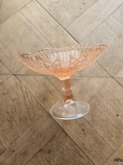 Coupe sur pied en cristal rose