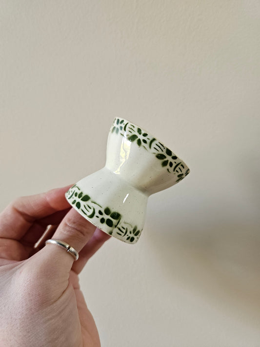 Coquetier diabolo vintage. Décor vert. Terre de fer.