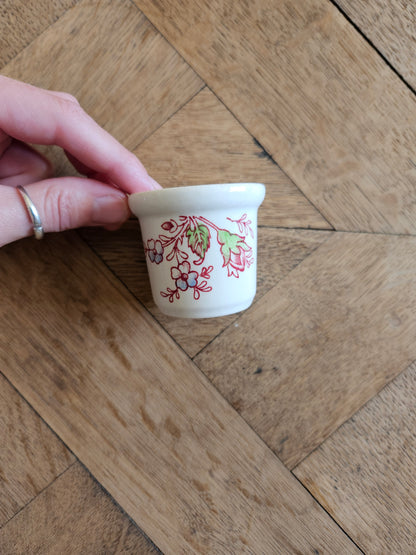 Coquetier vintage Johnson Brothers collection Rose Chintz. Vaisselle vintage. Style shabby chic aux petites fleurs et roses. Made in England.