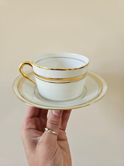 Élégantes tasse et sous-tasse vintage porcelaine de Limoges. Belle dorure.