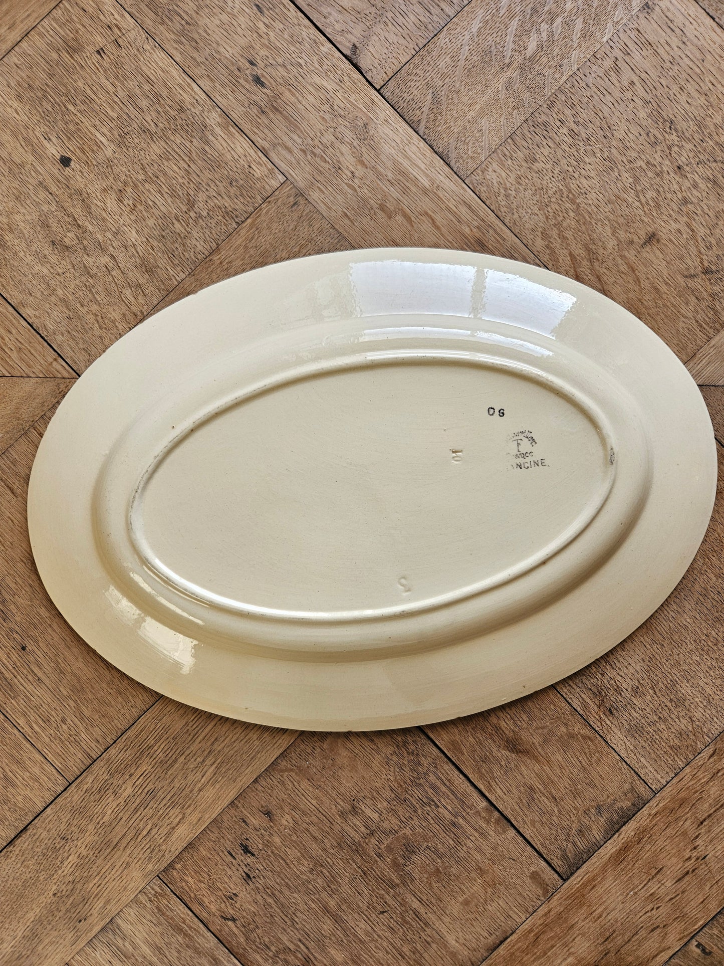 Plat ovale ancien estampillé Badonviller, Francine