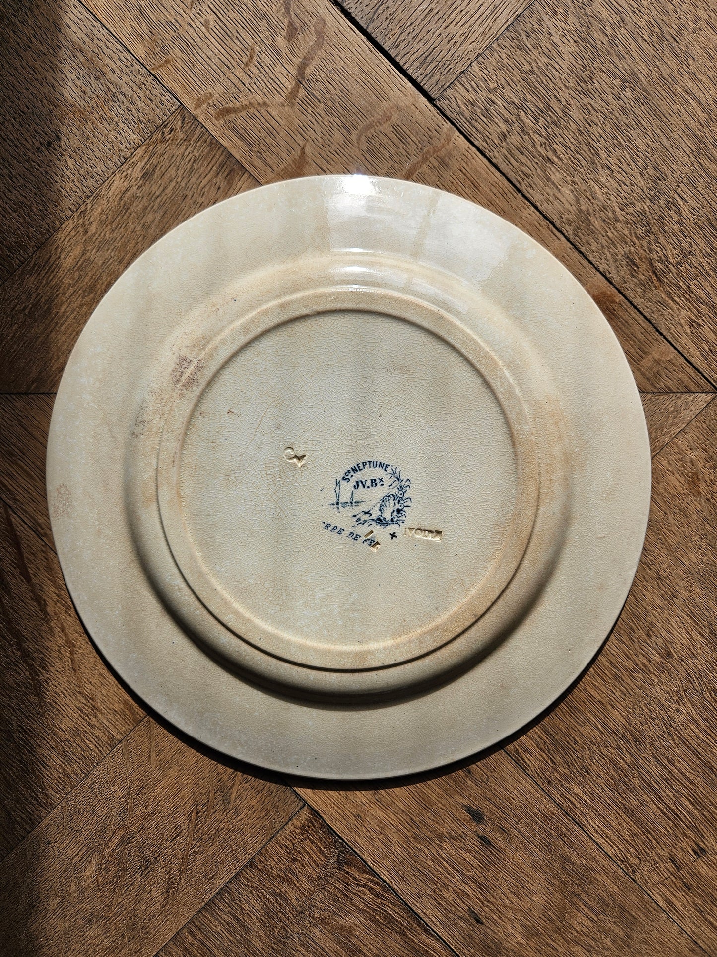 Assiette plate Jules Vieillard, Neptune