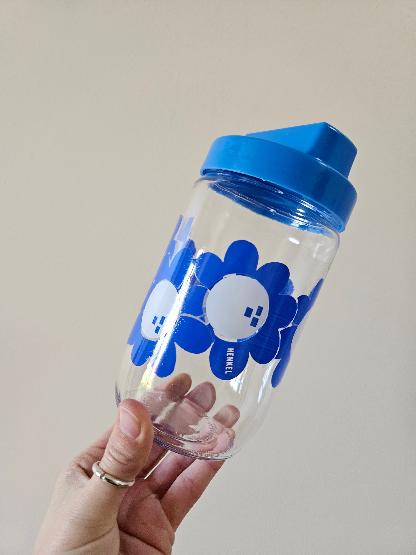 Pot Henkel, fleurs bleues