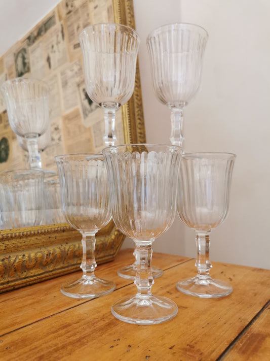 Verres à pied striés