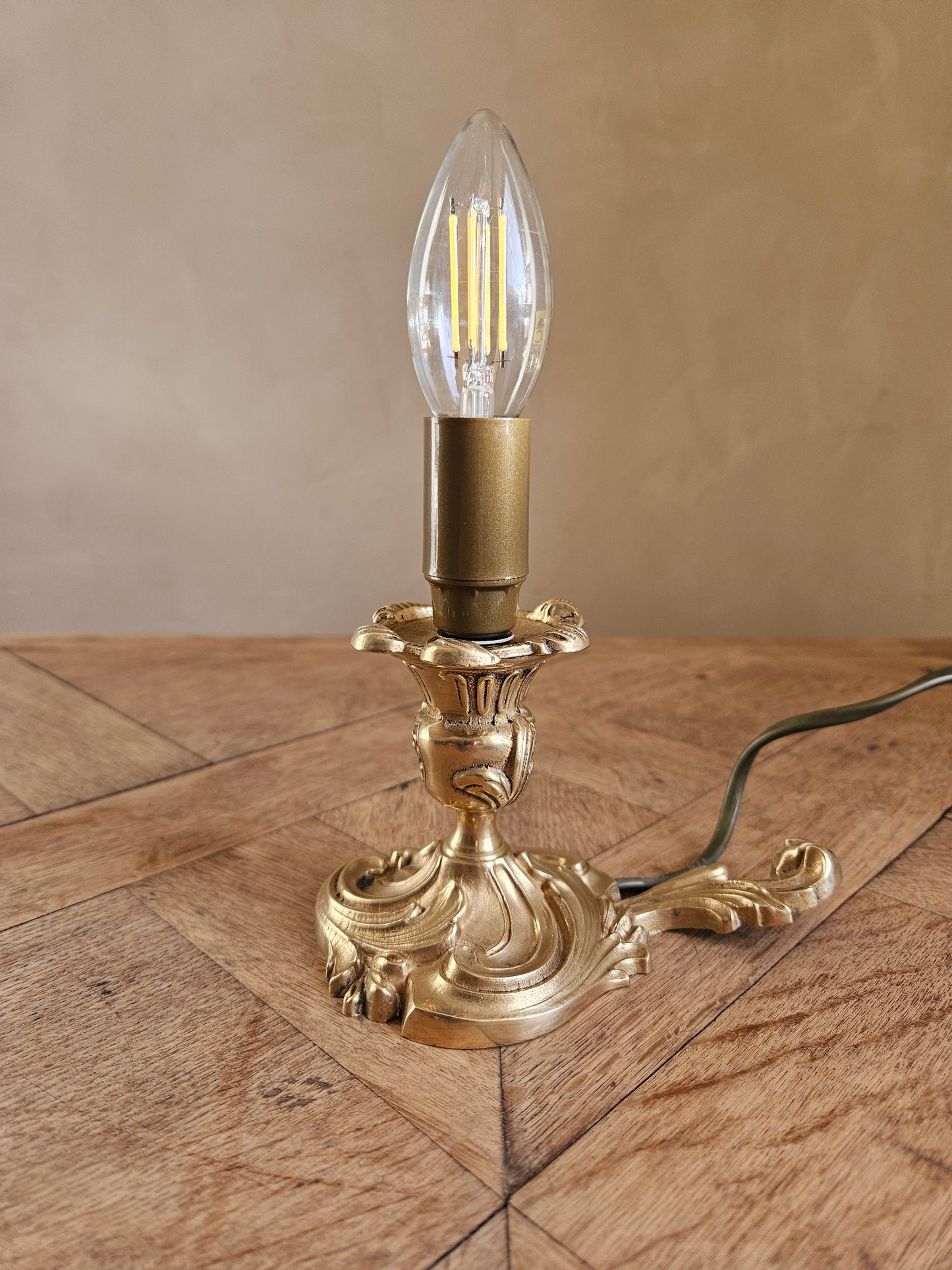 Lampe à poser ou de bureau, bougeoir vintage en laiton