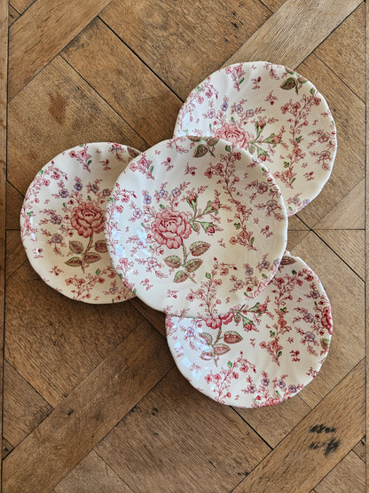 Lot de 4 assiettes creuses vintage Johnson Brothers collection Rose Chintz. Vaisselle vintage spéciale lave-vaisselle et micro-ondes. Style shabby chic aux petites fleurs et roses. Made in England.