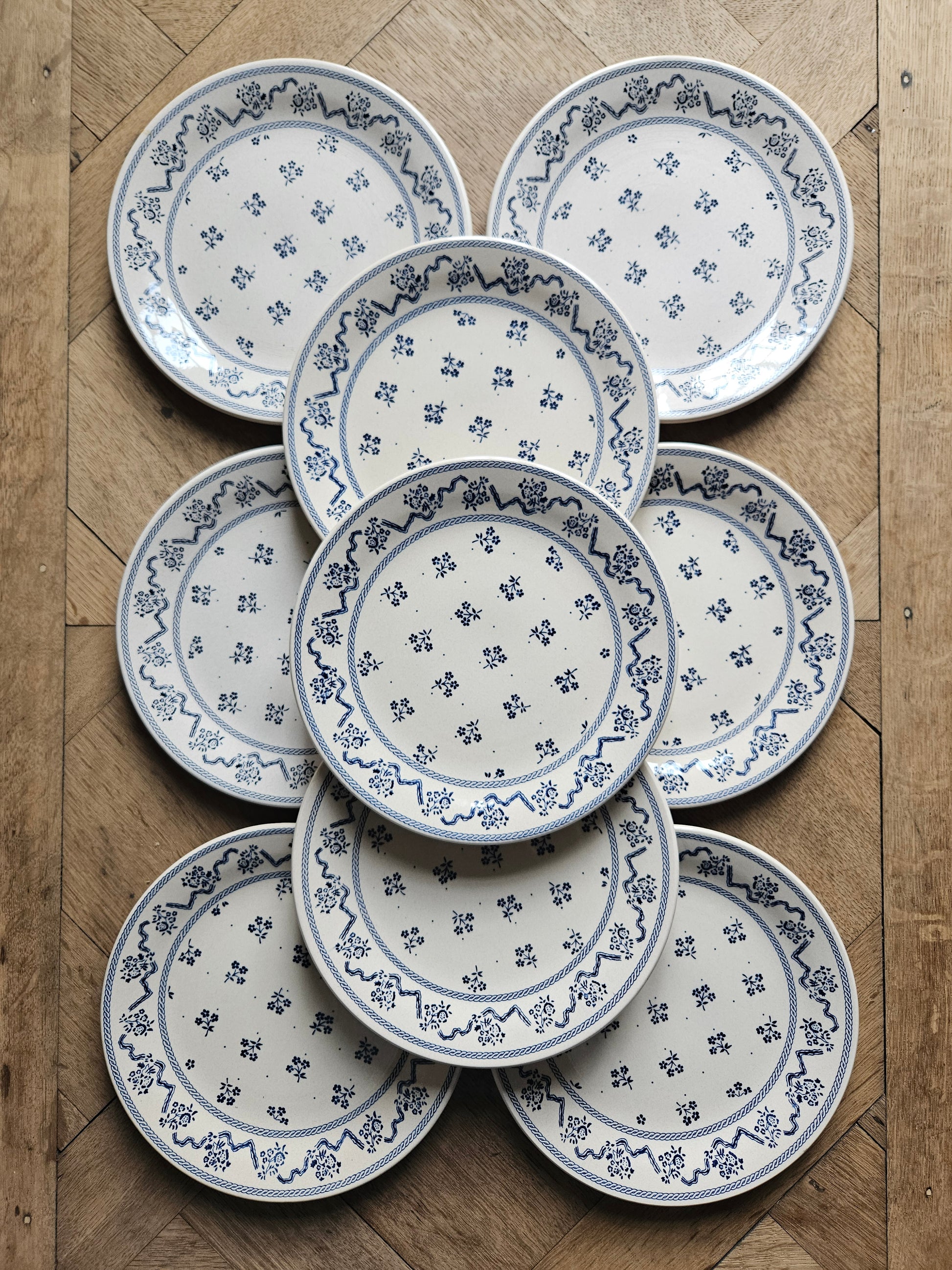 Lot de 9 assiettes à dessert vintage made in england. Johnson Brothers collection Laura Ashley. Petites fleurs. Ironstone. 