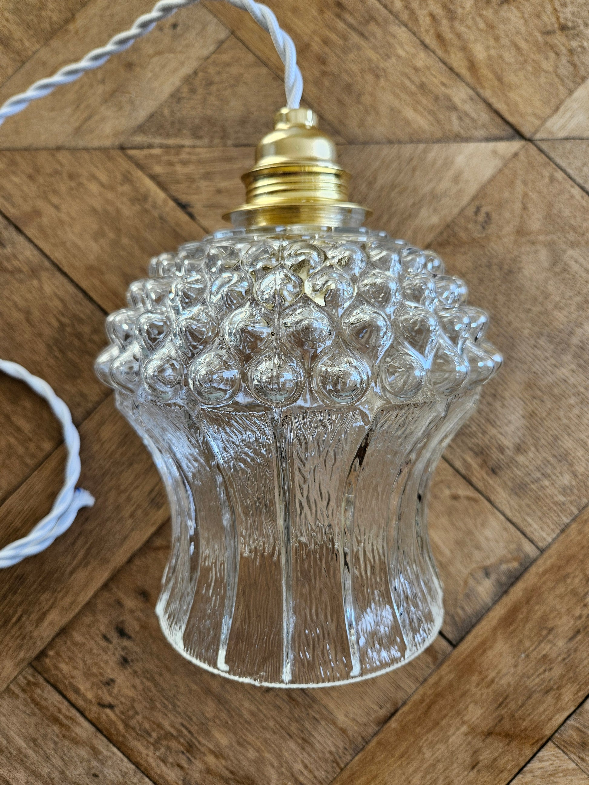 Abat-jour globe en verre blanc opale Éclairez votre intérieur avec Abat-jour globe en verre blanc opale Éclairez votre intérieur avec