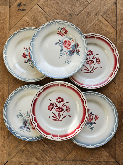 Mix and match de 6 assiettes plates vintage.
Décors rouges et bleus. Digoin, Olga et Nina Rosa.Fenal Badonviller aux fleurs rouges.