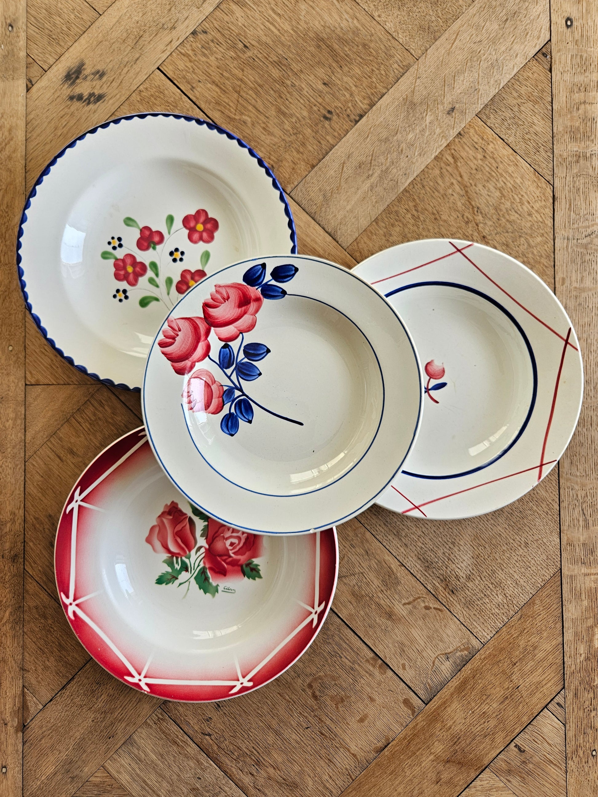 Lot de 4 assiettes creuses vintage dépareillées style rétro Digoin, Gien, Salins et HBCM