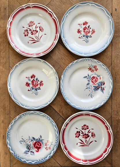 Mix and match de 6 assiettes plates vintage.
Décors rouges et bleus. Digoin, Olga et Nina Rosa.Fenal Badonviller aux fleurs rouges.
Style rétro pour une table vintage.