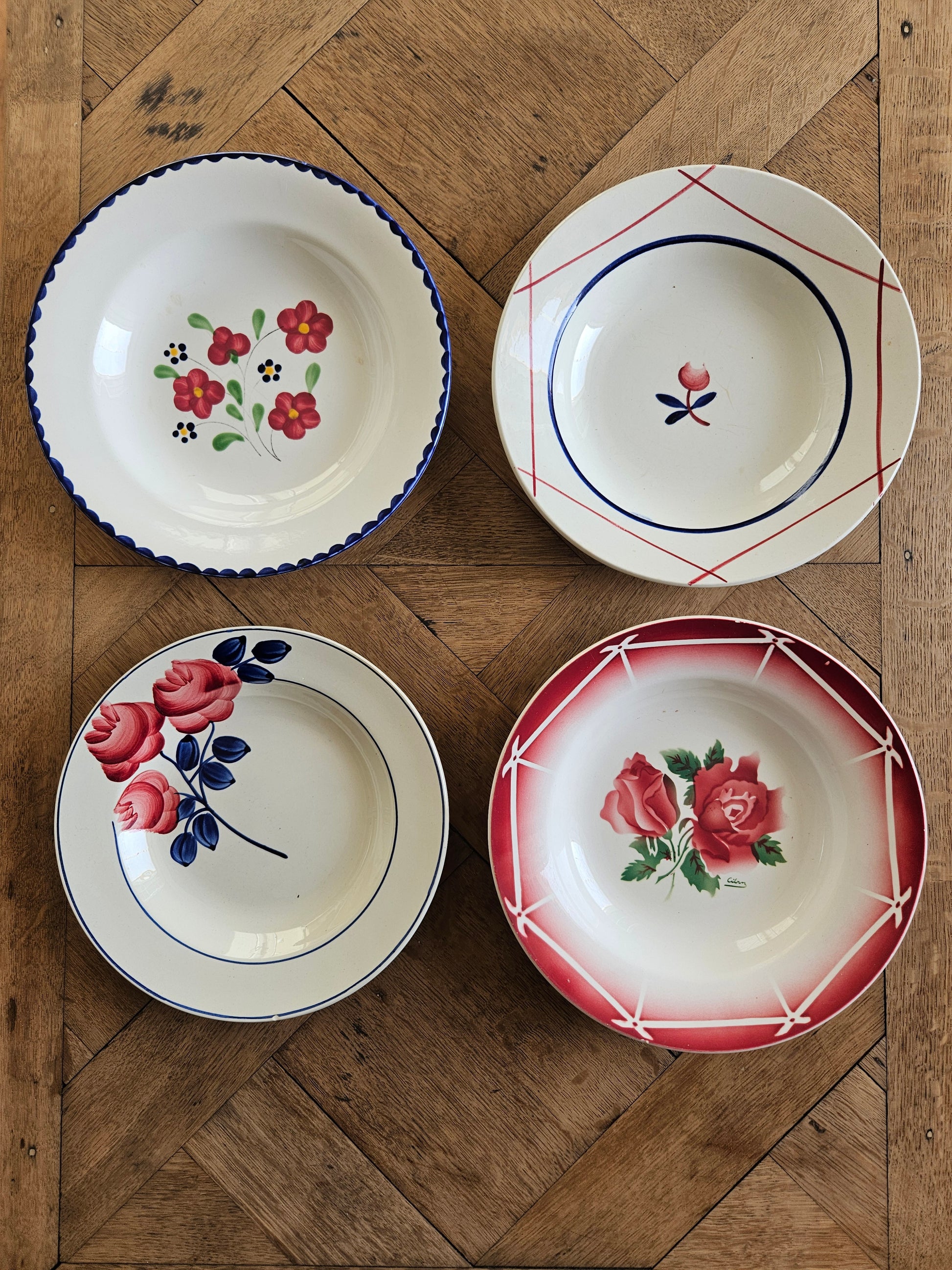 Lot de 4 assiettes creuses vintage dépareillées style rétro Digoin, Gien, Salins et HBCM