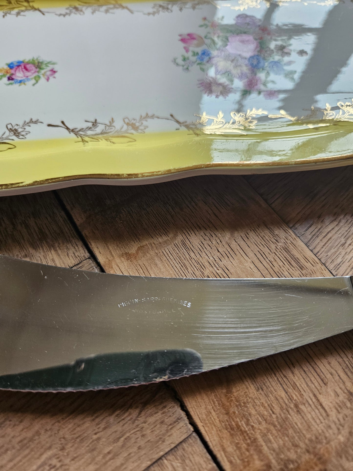 Pelle à tarte ancienne Digoin et Sarreguemines. Manche jaune en faïence. 