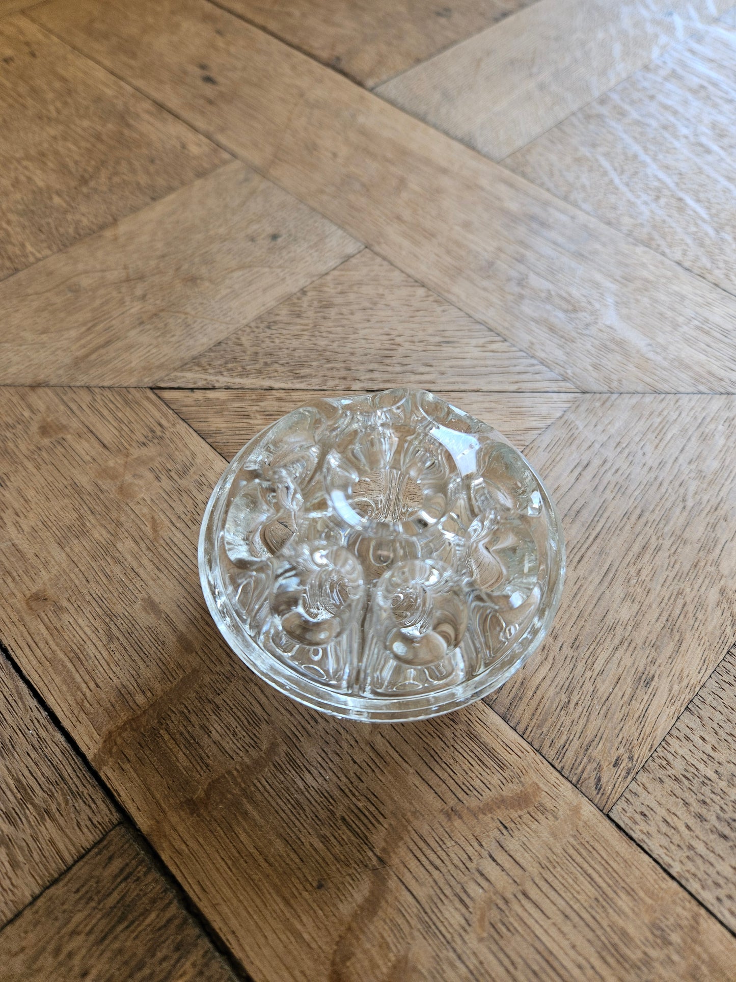 Pique fleurs vintage en verre, 9 trous