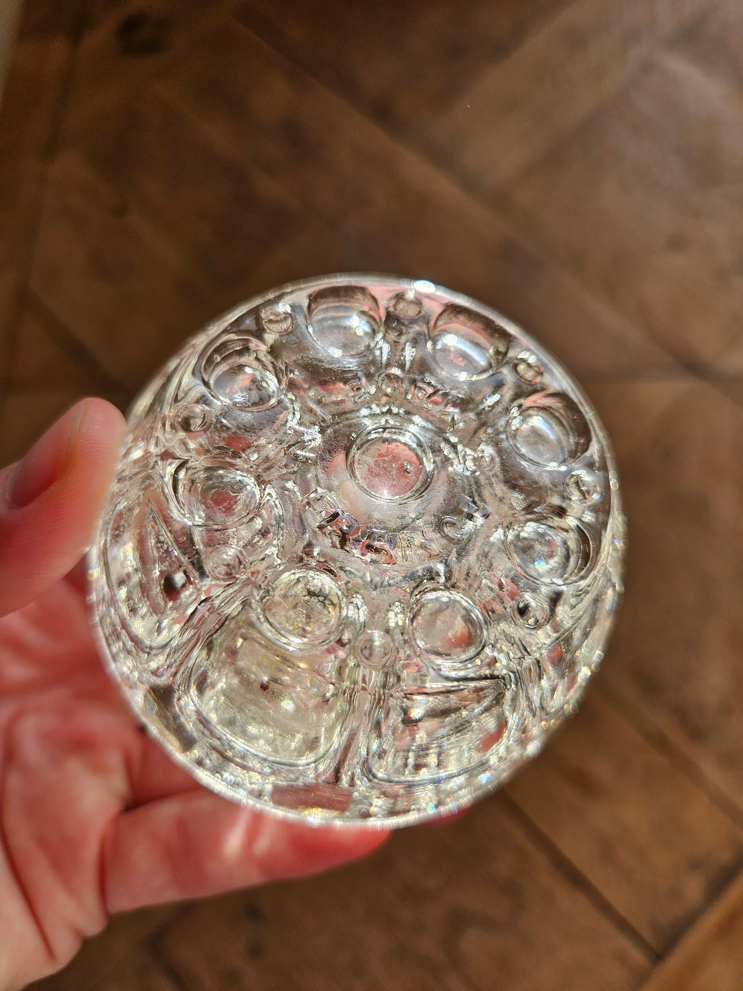 Pique fleurs vintage en verre, 9 trous. Made in France