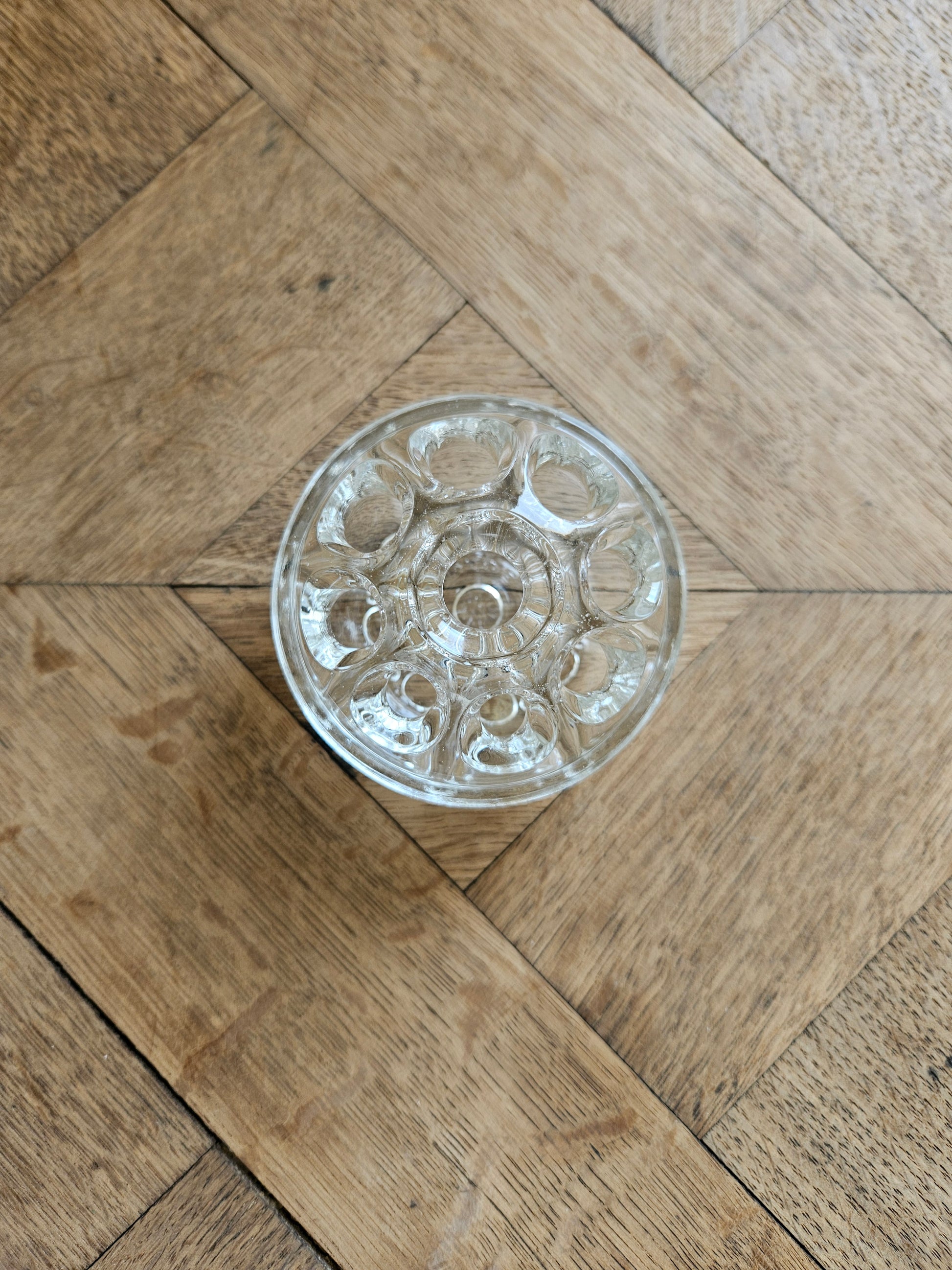 Pique fleurs vintage en verre, 9 trous.