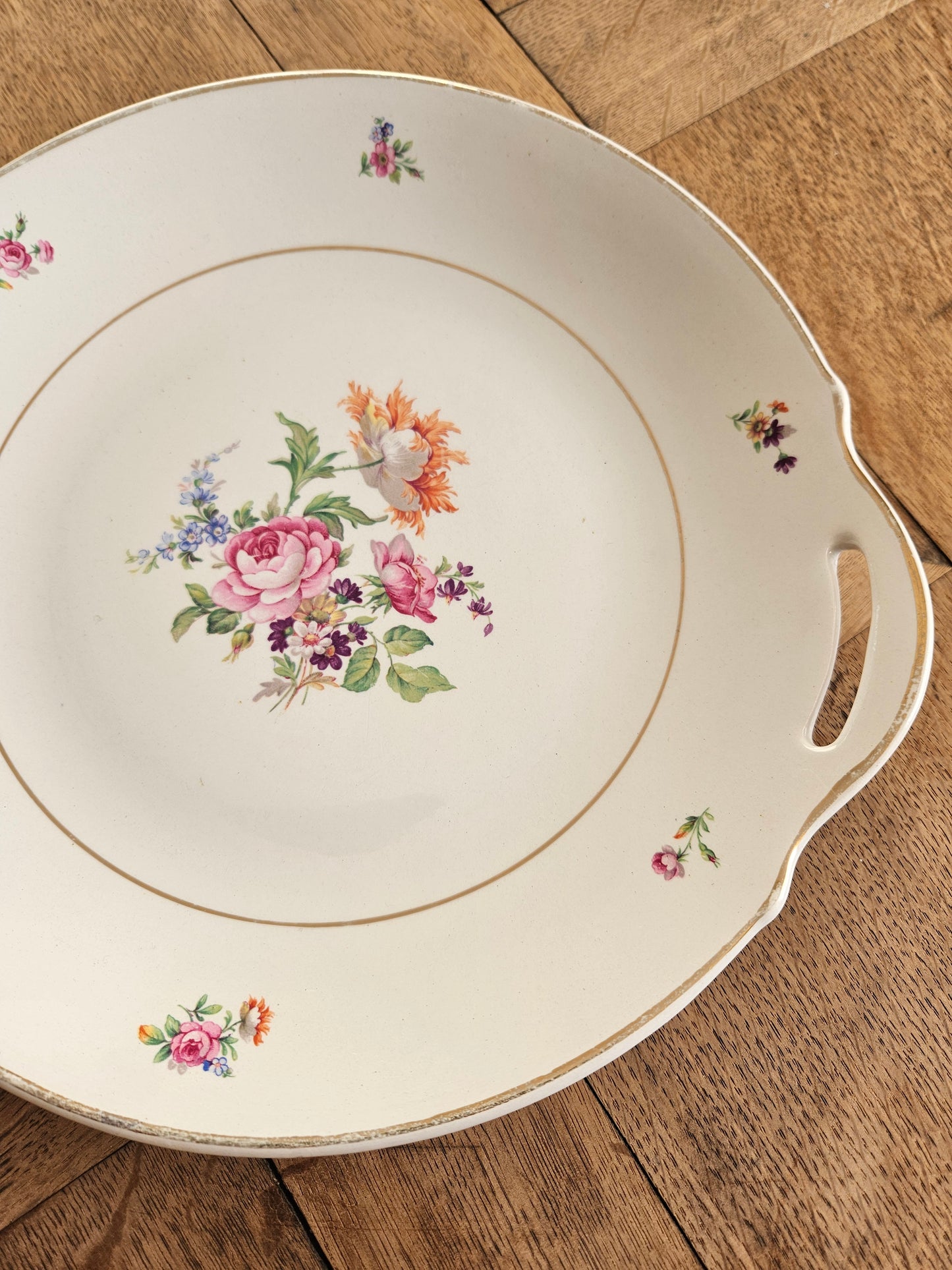 Plat à tarte ancien K&G Lunéville, modèle Artois. Décor fleuri et dorure style shabby chic. 