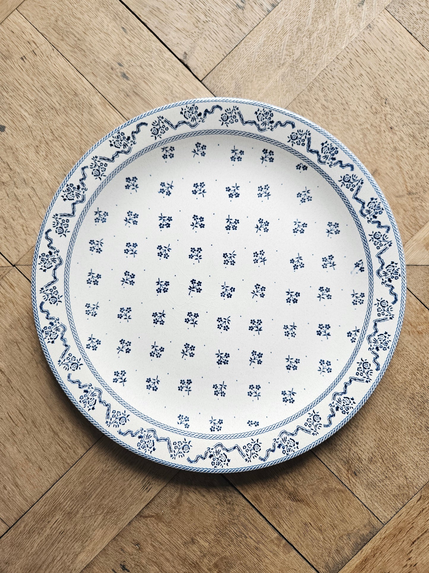 Plat à tarte vintage made in england. Johnson Brothers collection Laura Ashley. Petites fleurs. Ironstone. 