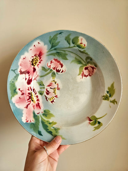 Plat creux ancien décor multicolore pivoines