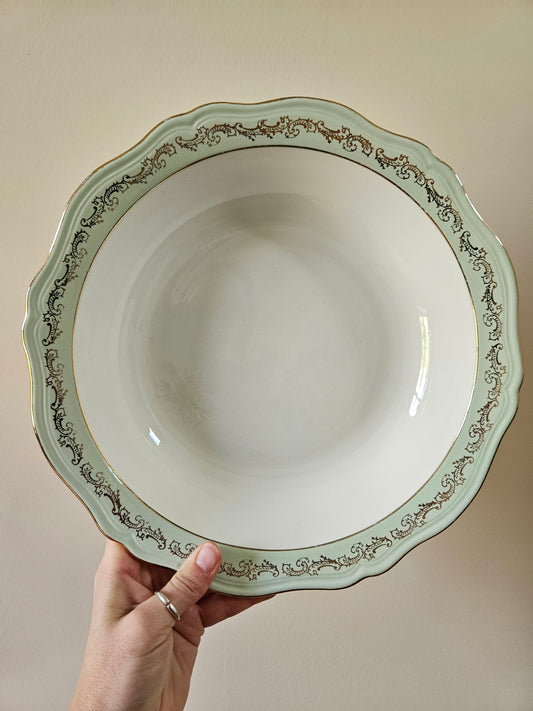 Plat creux vintage L’Amandinoise (9708). Liseré vert mint et dorure. Style shabby chic.