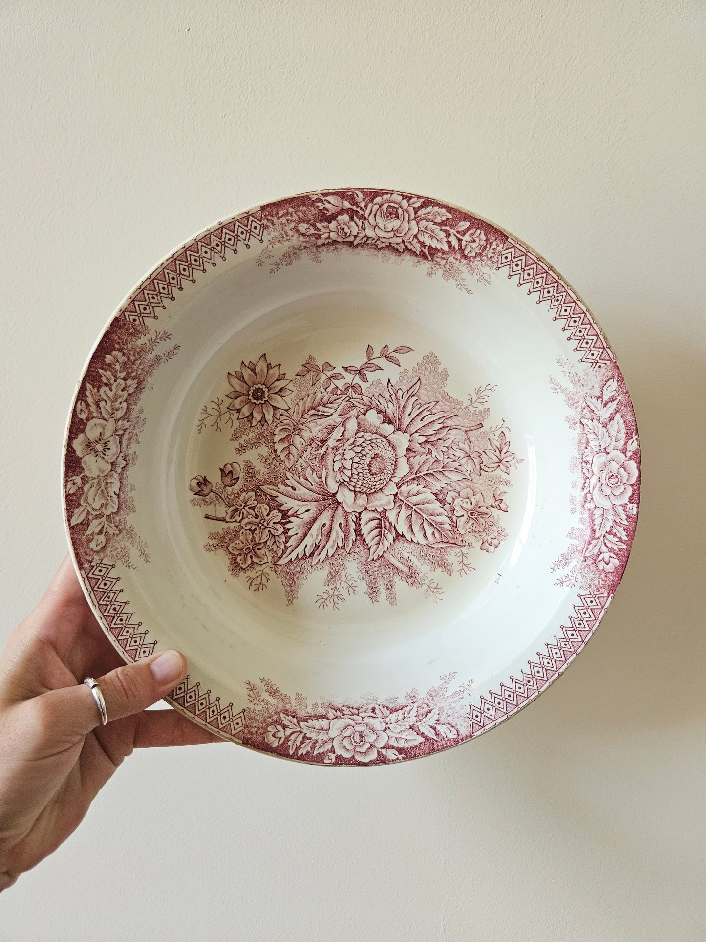 Plat creux saladier saint amand et hamage jardiniere décor rose terre de fer