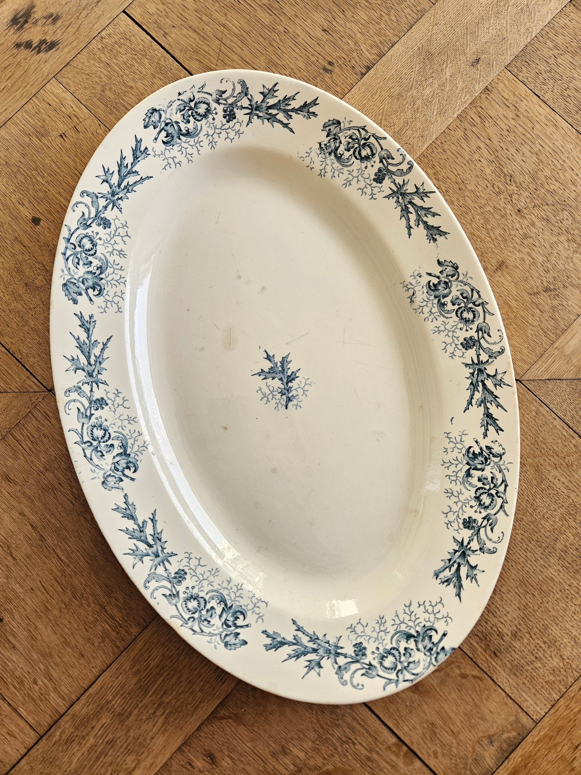 Plat ovale ancien longwy cyrano. Terre de fer.