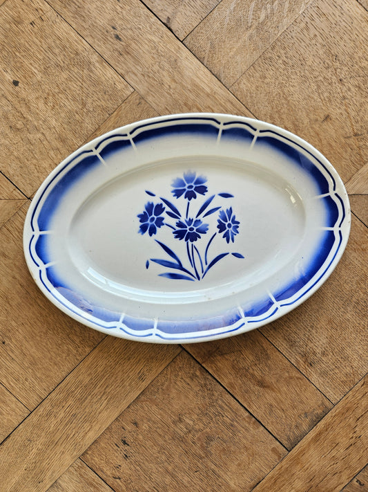 Plat ovale ancien Fenal Badonviller. Décor de fleurs bleues.