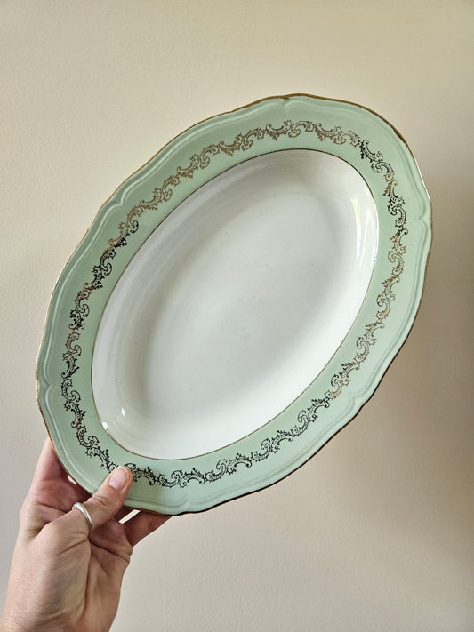 Plat ovale vintage L’Amandinoise (9708).
Liseré vert mint et jaune et dorure. Style shabby chic.