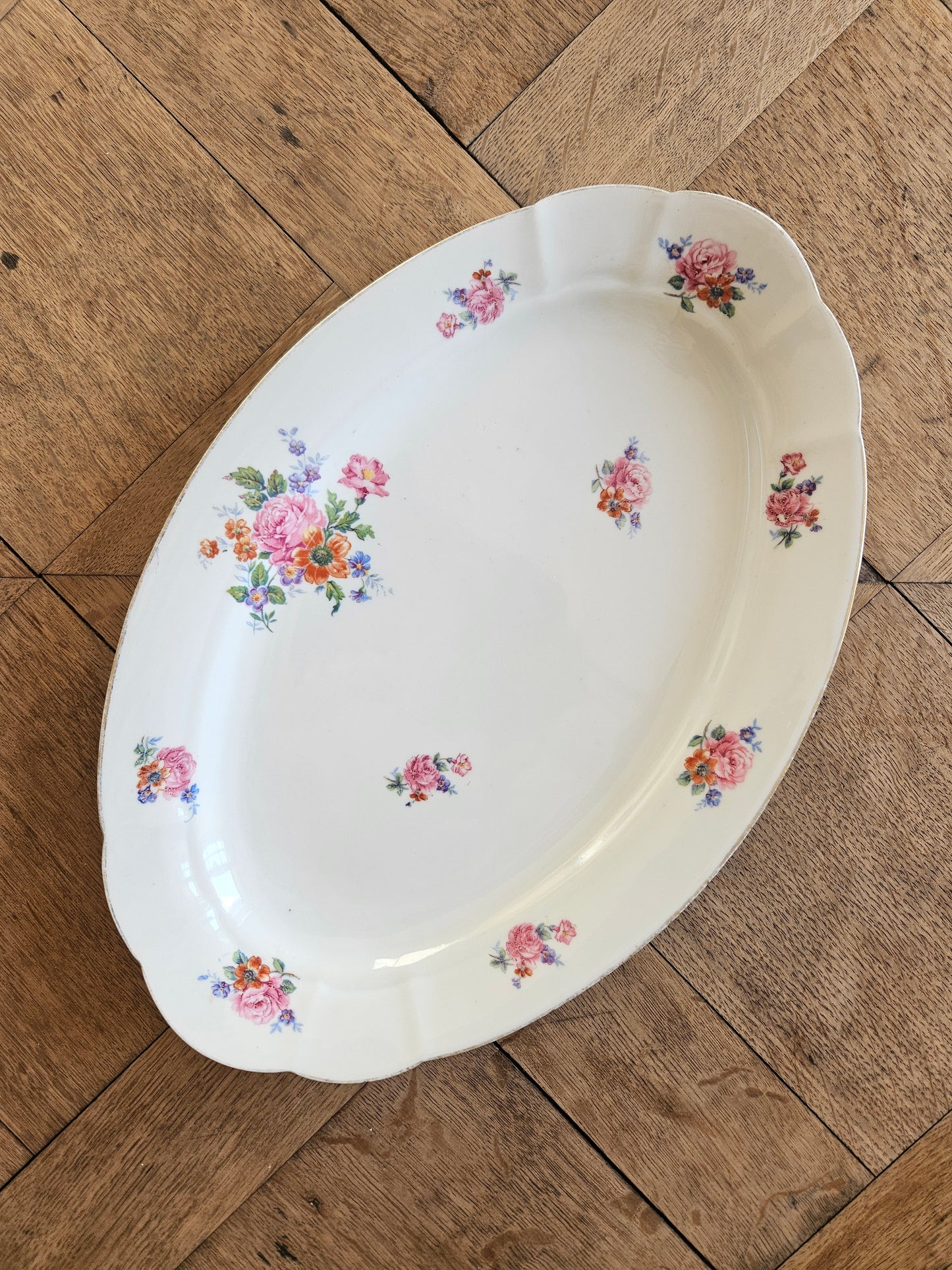 Plat ovale vintage en porcelaine, bouquets de fleurs