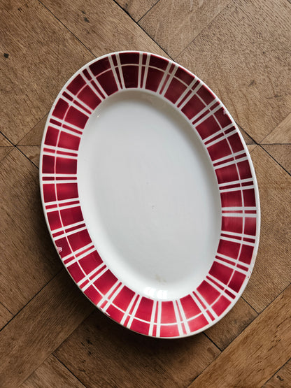 Plat ovale vintage Digoin 9611. Décor géométrique/ rayé rouge bordeaux.