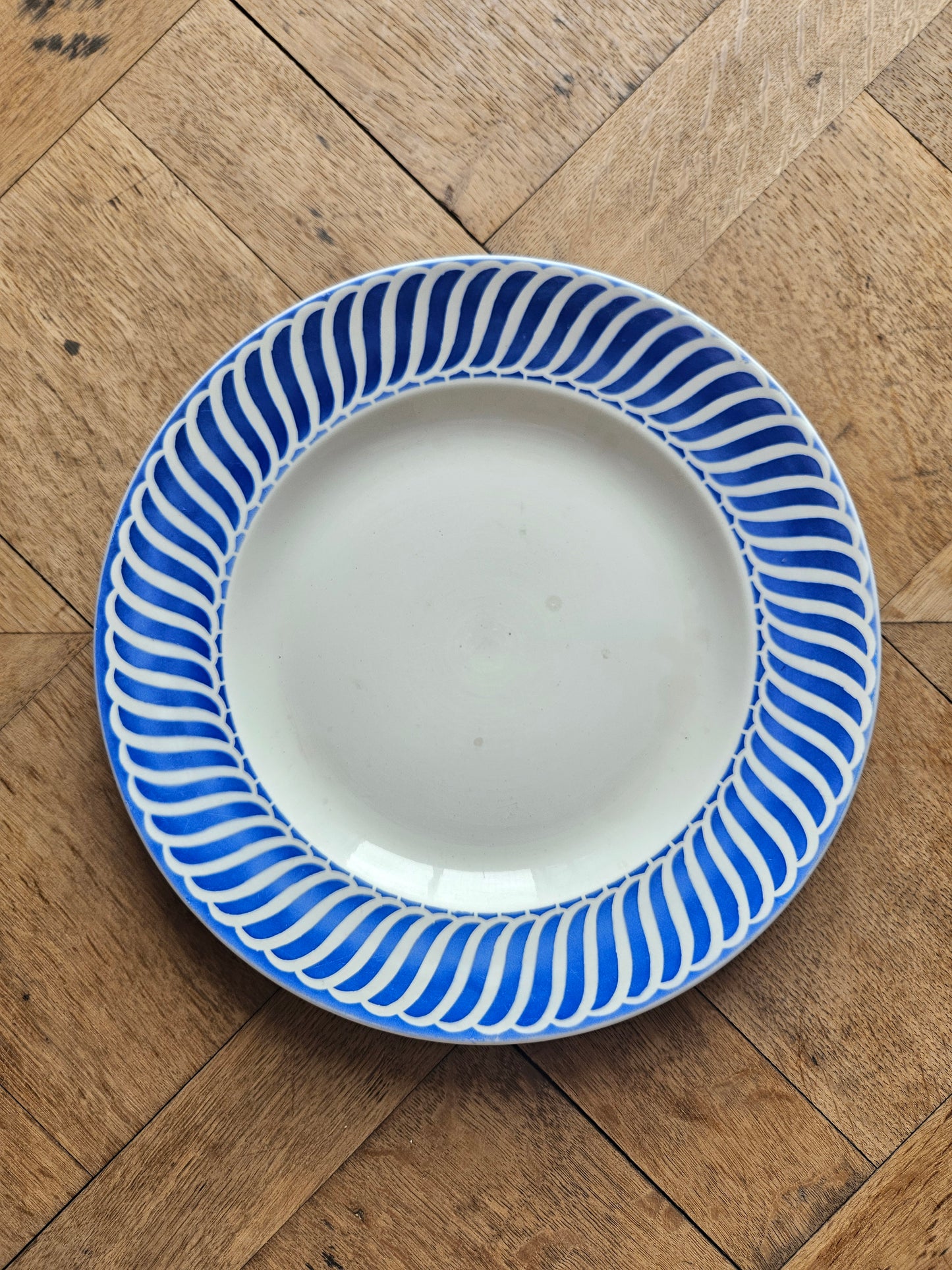 Plat rond ancien manufacture Digoin, modèle Jacquot couleur bleu