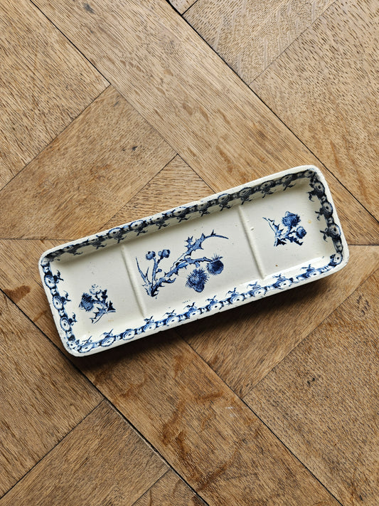 Porte peigne ancien porcelaine opaque Gien. Modèle Chardons. 