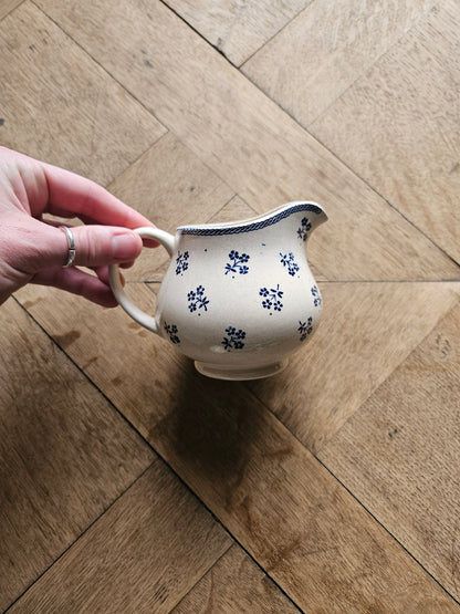 Pot à lait vintage made in england. Johnson Brothers collection Laura Ashley. Petites fleurs. Ironstone. 
